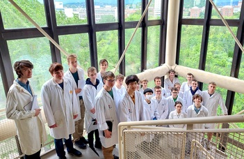 Hungarian high school students are preparing for the chemistry Olympiads