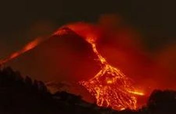 Újra kitörésben Európa leghíresebb vulkánja (telex.hu)